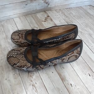 Sneak print flats